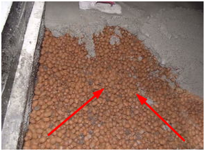 新房装修我家的卫生间却是用垃圾填充的!我是不是被坑了?帮把关~